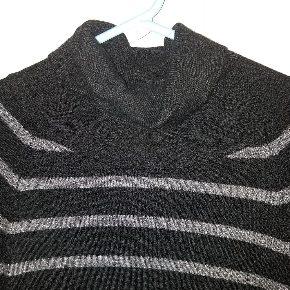 Ladies Sweater - Picture 3 of 3